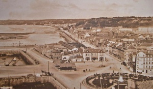 A photograph by Godfray previously dated 1890s. But the familiar granite railway terminus has been built, which means the photograph was taken after 1901