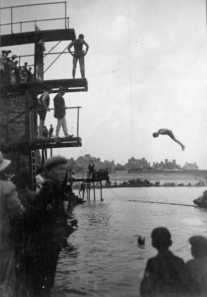 File:A16JSCDiving.jpg