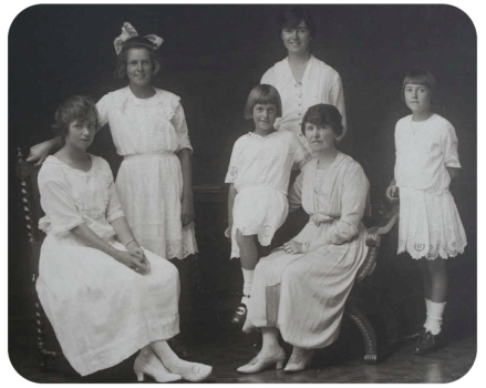 Lydia Dupre (1871-) and her daughters