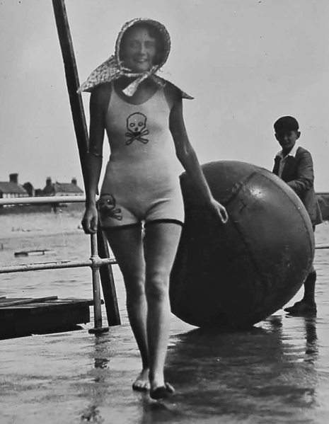 File:H25JSCLabeyAlbum1928Girl&Ball.png