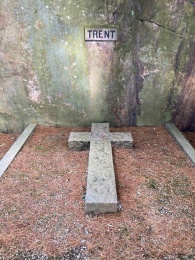 The modest family grave at Beauport