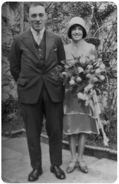 File:An23Laurence&LauraGallie(Nicolle)1930.png