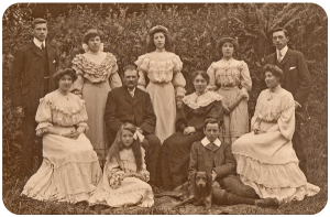 John George Cudlipp and Louisa Esther, nee Romeril (1851-1928) and their children in 1907