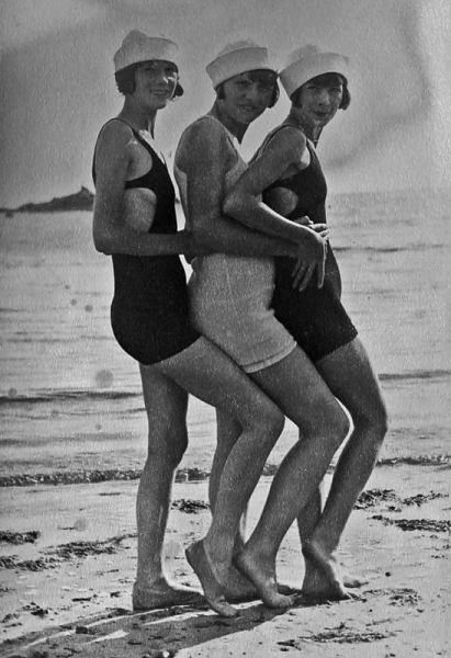 File:H25JSCLabeyAlbum1928BeachBelles.png