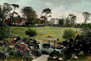 A 1948 tinted black and white photograph