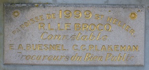 Along the road, behind another car park, lies the original Town Arsenal in Nelson Street. These two plaques would appear to have little to do with the building on the wall of which they have been placed ...