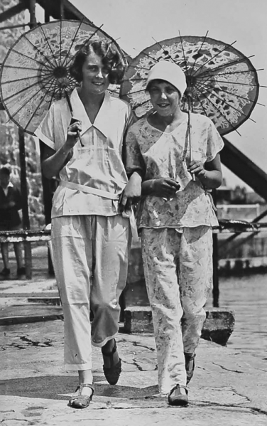 File:H25LabeyAlbumAug1929TwoGirls.png
