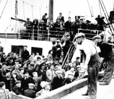 Breton workers arrive