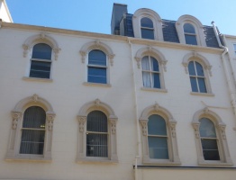 ... past some interesting upper storeys ...