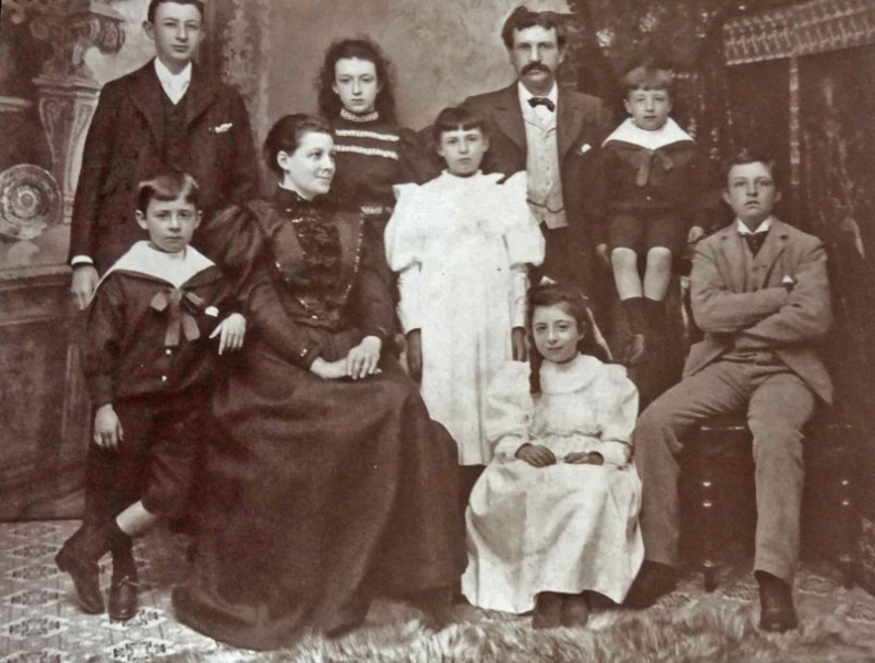 File:An16IsaacLeopoldFamily.jpg