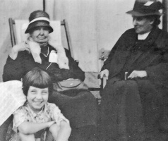 Louisa and Clara Le Mottee