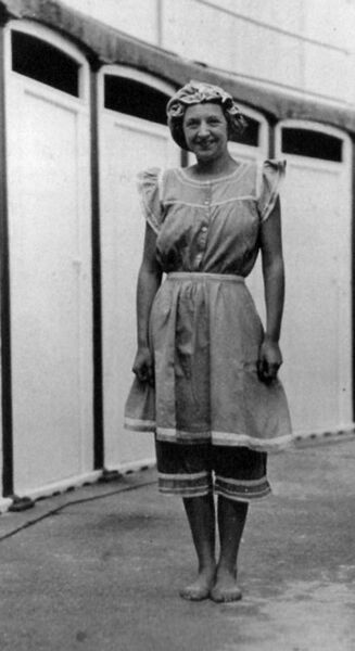File:B18SwimmingCostume1900s.jpg