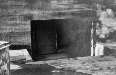 The entrance to a casemate at STP Greve de Lecq [10]