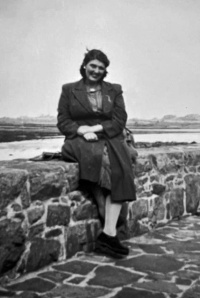 Elsie Mahe, who married a Hamon