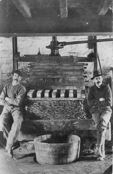 File:CiderPressPortelet1914Stan&.jpg