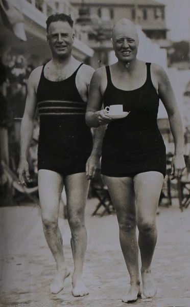 File:H25JSCLabeyAlbum1928Couple3.png