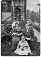 Alice Maud Barnes with second husband Eugene Thudium and family