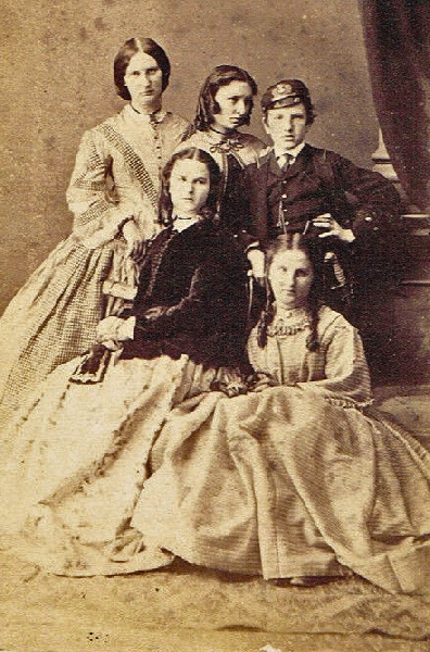 File:EB14FamilyPortrait1860s.gif