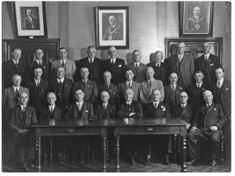 Island centeniers in 1943