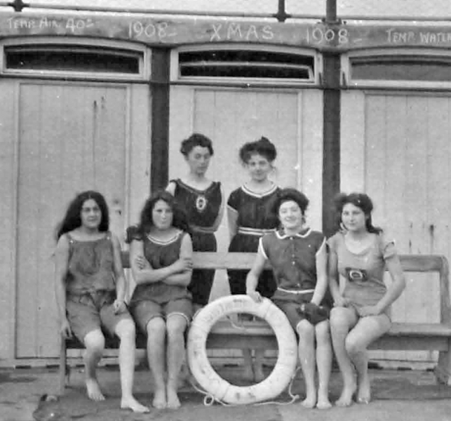 File:JSCAlbum2Women'sXmasSwim1908.png