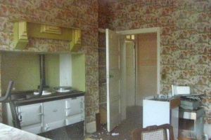 The kitchen, still with the same wallpaper as seen in the series 30 years earlier