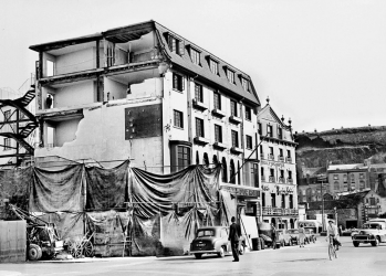 Work under way in 1956 to extend the hotel after the acquisition of the coal store, fortified during the Occupation, on the corner with Conway Street