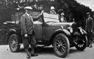 Hamon family Oldsmobile in the 1930s