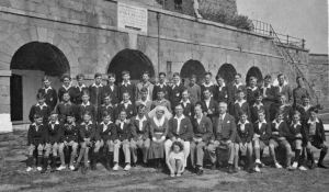 A school group at the Fort in 1950