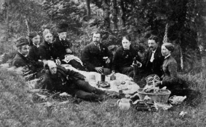 A family picnic for Le Sueurs and Picots