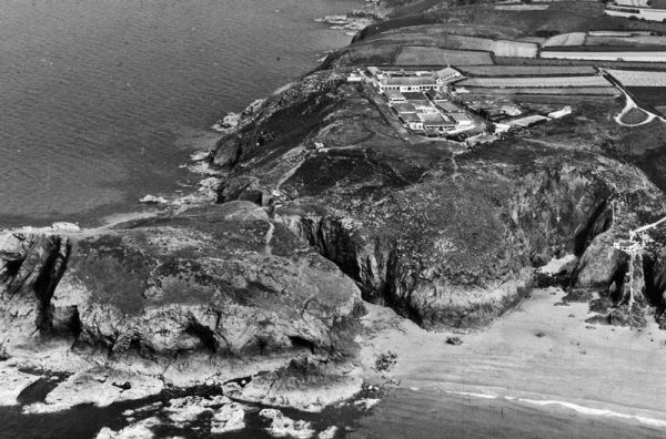 ... taken by Aerofilms ...