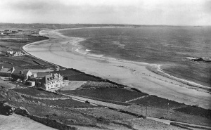 The bay seen from L'Etacq