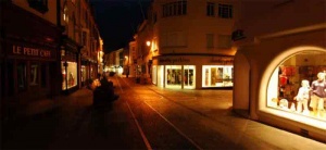 Queen Street at night in 2005