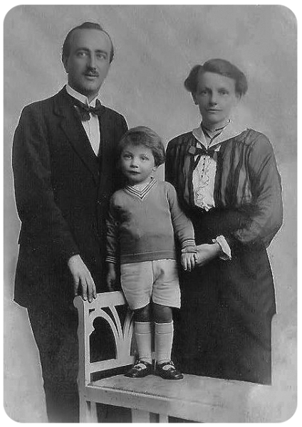 File:An23ArthurNicollePirouet(1887-1940)&Linzee(Church)&Edouard.png
