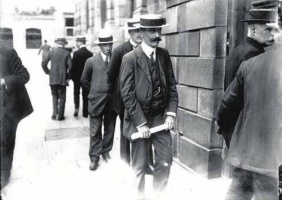 States Members arrive for a special sitting after the declaration of war in 1914 - picture by Percival Dunham