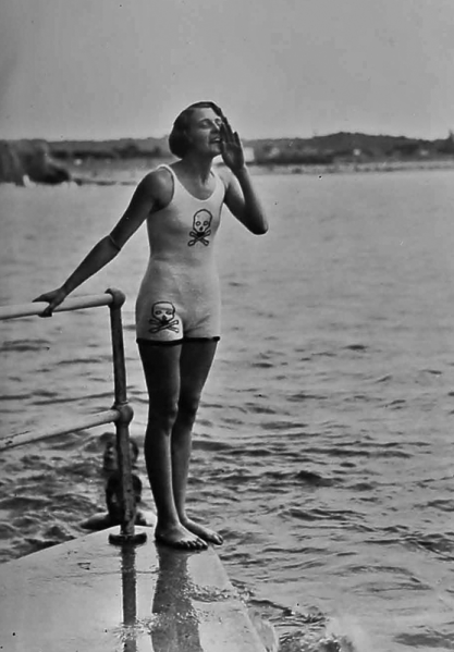 File:H25JSCLabeyAlbum1928Girl.png