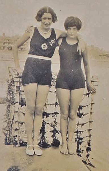 File:H25LabeyJSCAlbumAugust1928PhyllisMcBean&GMGuiton.png