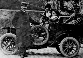 An early Singer car owned by Mr Bois