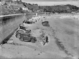 Parking was still allowed on the western end of the beach in the 1950s