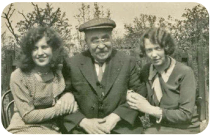 James Hunt with his daughters-in-law