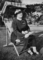 Blanche Marie Josephine Jehan, born in Plancoet, Cotes d'Armor in 1890, married Pierre Marie Jean Baptiste Gosselin (1885-1956). They had three daughters and three sons, born in St Clement and Grouville between 1911 and 1924