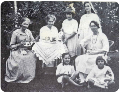 Nelly Jean Matthews, aunts and cousins, after her arrival in Australia