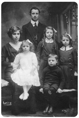 The Barnett family in 1912: Gladys Rosina Barnett (1902-2000) died at Le Bourg, St Clement. She is pictured here with her sisters Elsa and Gracie, brother Leonard, and parents James and Rhoda, nee Minchin