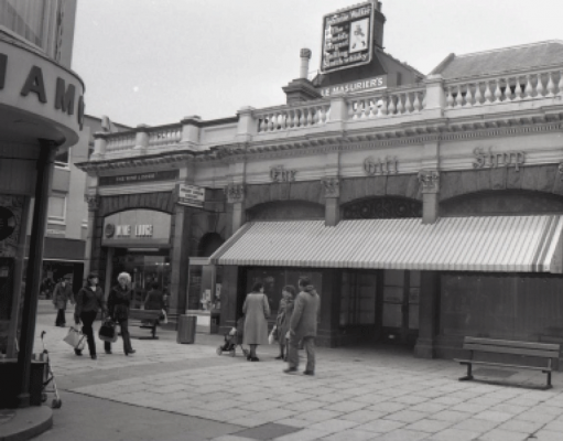 The property sold for £800,000 in 1982