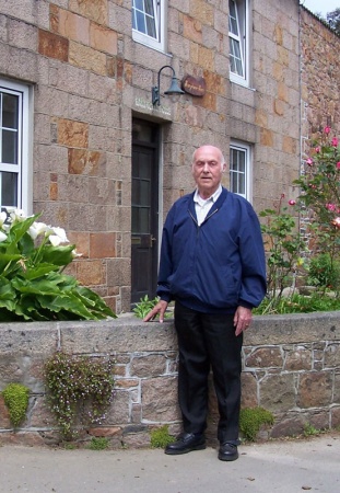 Heinz Hinz on a return visit to Hamptonne