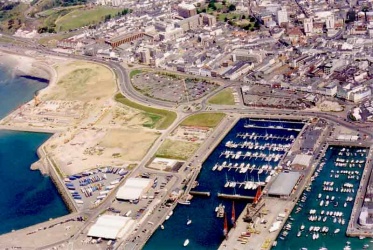 Reclaimed land to the west of the Albert Pier is still largely undeveloped in 1996