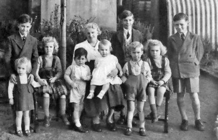 Elsie Jeneway, nee du Feu and her children