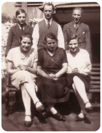 Herbert William West (1912-1999) top left, with his parents William Ernest (1874-1963) and Matilda, nee Bates (1879-1954) and siblings