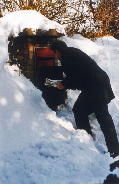File:F18PostboxSnowdrift.jpg