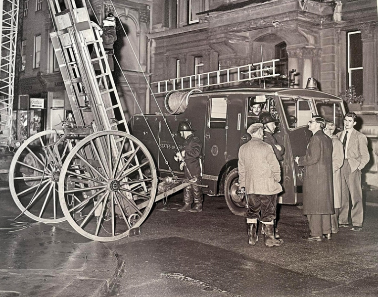 File:FT23FireEngineBeresfordStreet.png