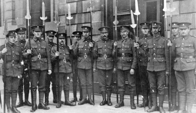 Militiamen form a halberdier guard in October 1914 at the Assise D’Heritage, an ancient ceremony dating back to feudal times in the Island.